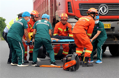 左贡九龙道路救援